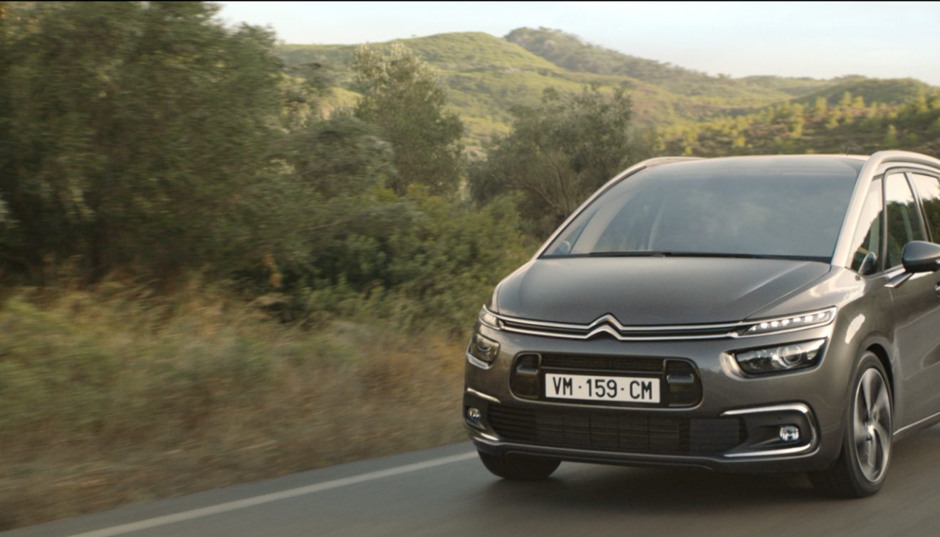 CITROEN_PUBLICITE_C4_SPACETOURER_VOITURE-1320x754